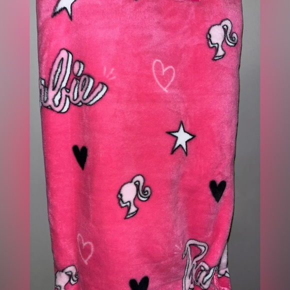 BARBIE Movie Logo Doll Pink Oversized Blanket Plush Throw 50"x70" NWT - Picture 3 of 3